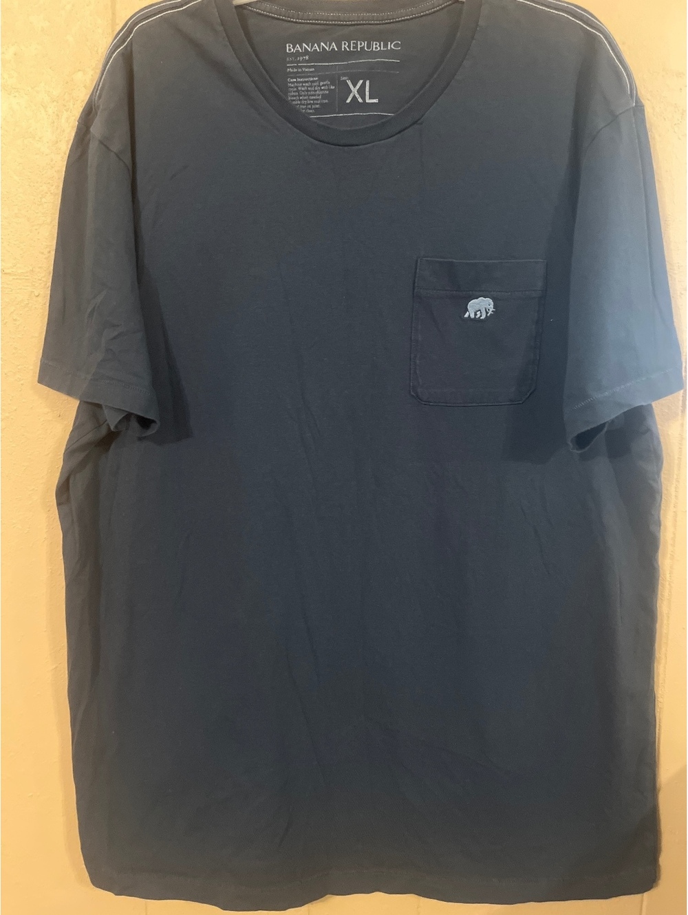 Banana Republic XL Navy Blue T-Shirt with Pocket and Elephant Embroidery